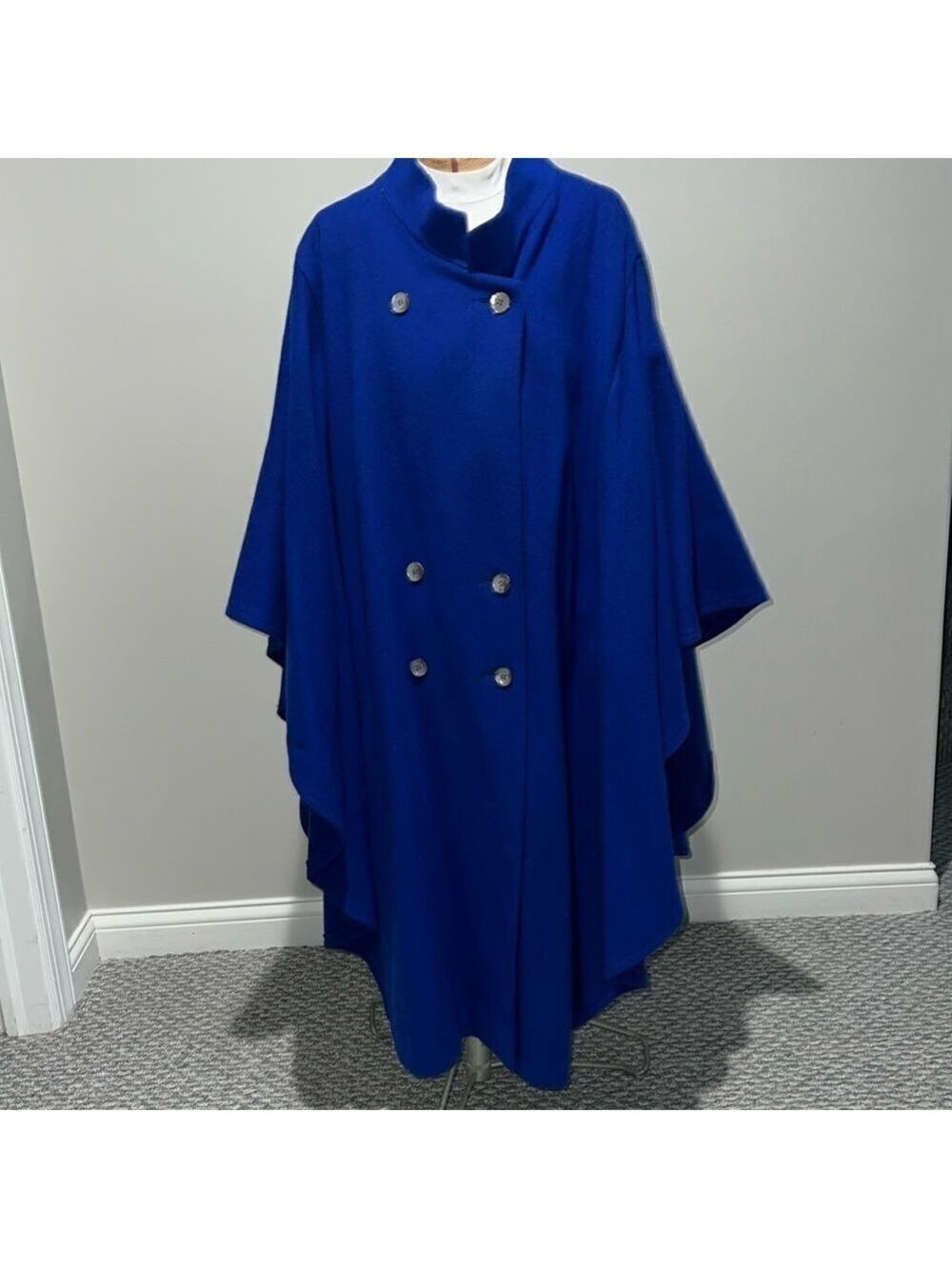 A. SACHS for  PERLETTE electric blue ladies coat. Cape style. Vintage.